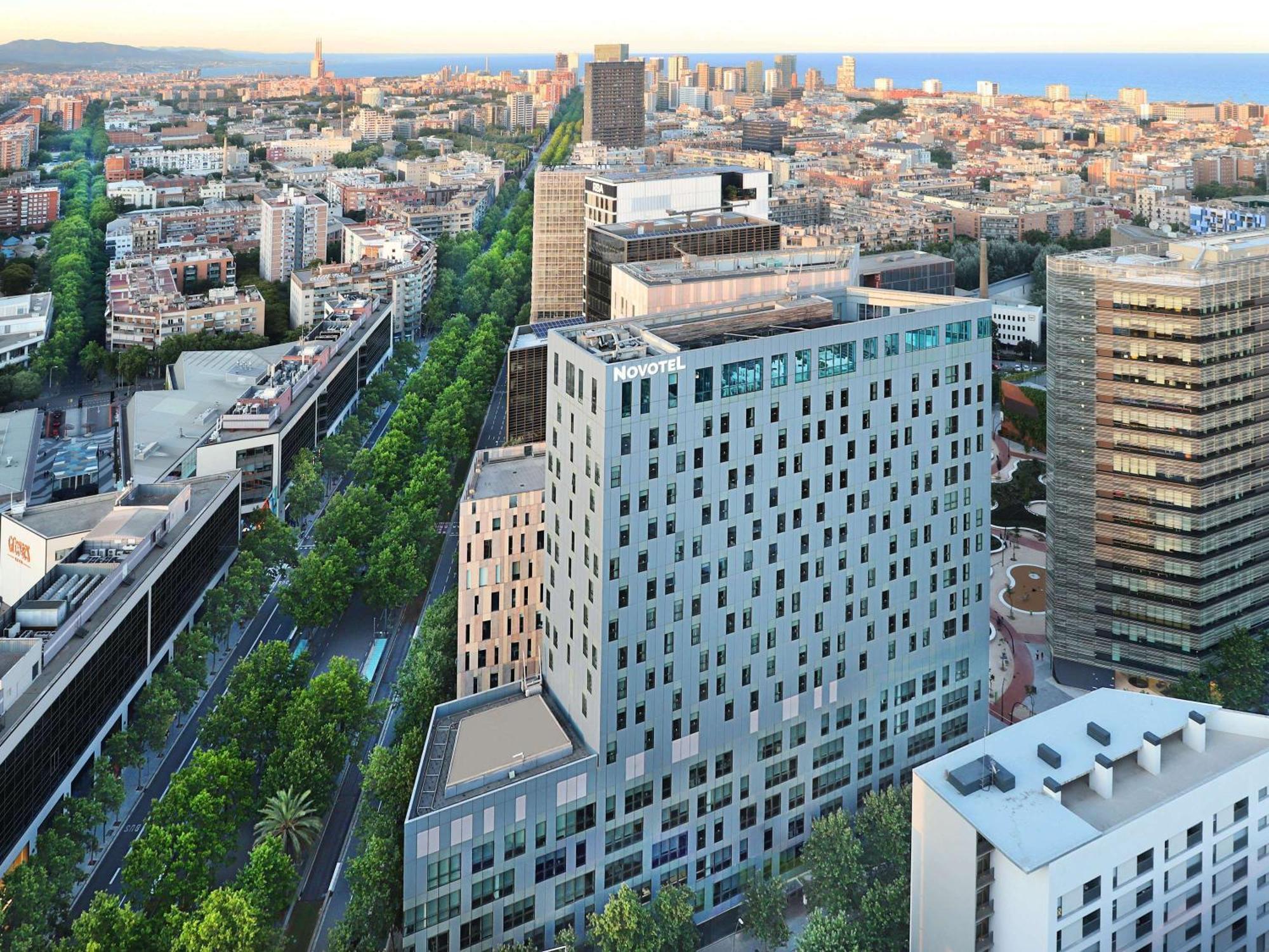 Novotel Barcelona City Esterno foto