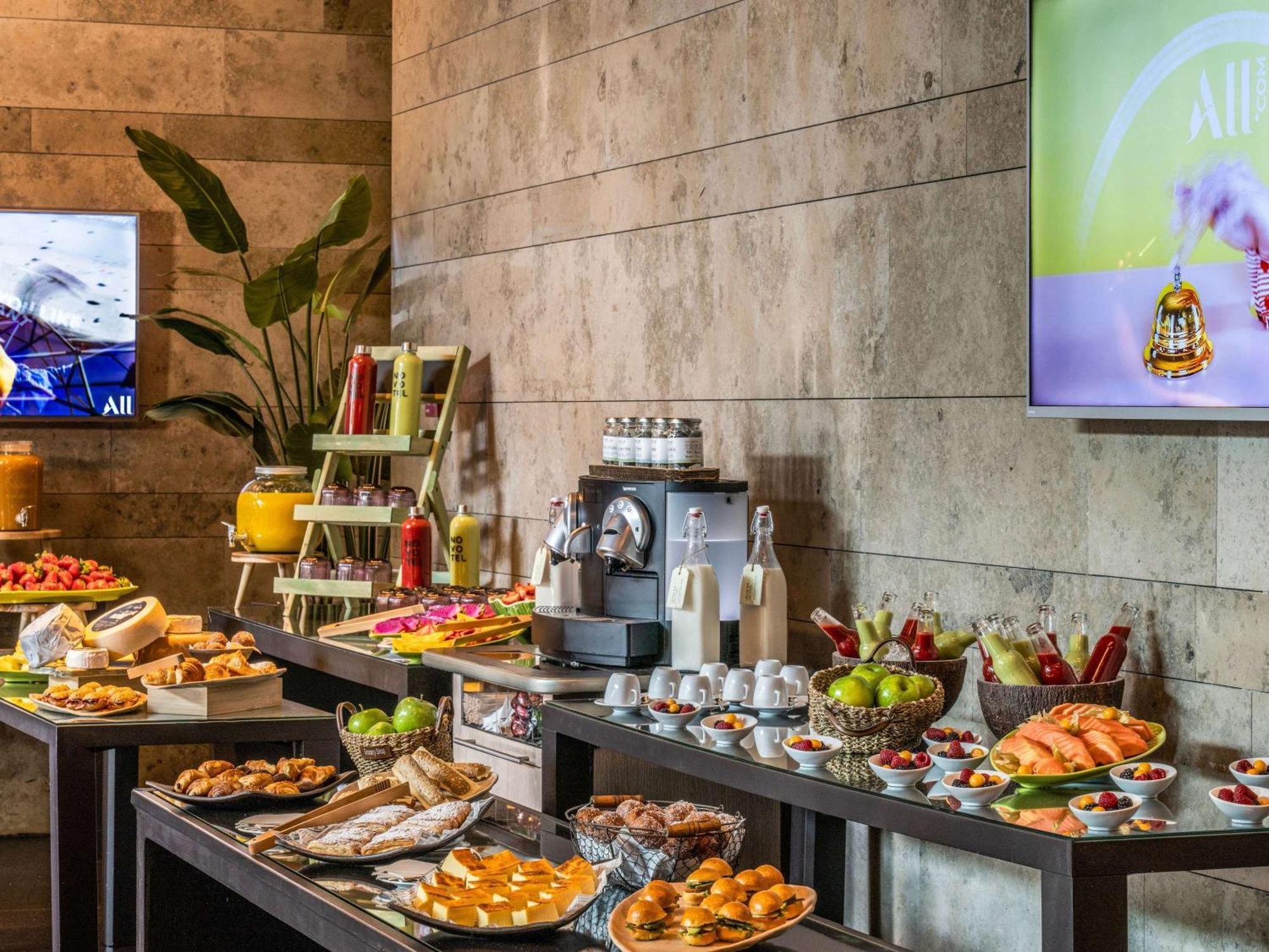 Novotel Barcelona City Esterno foto
