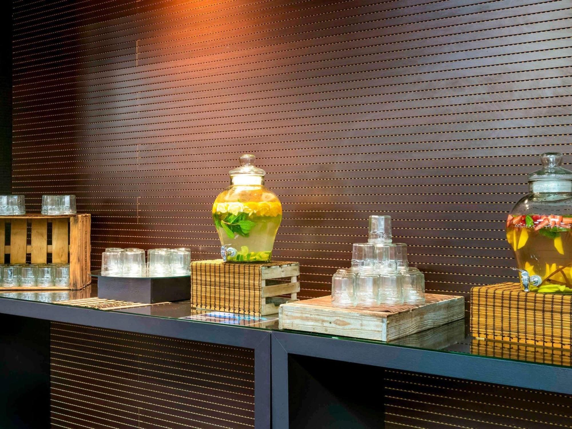 Novotel Barcelona City Esterno foto