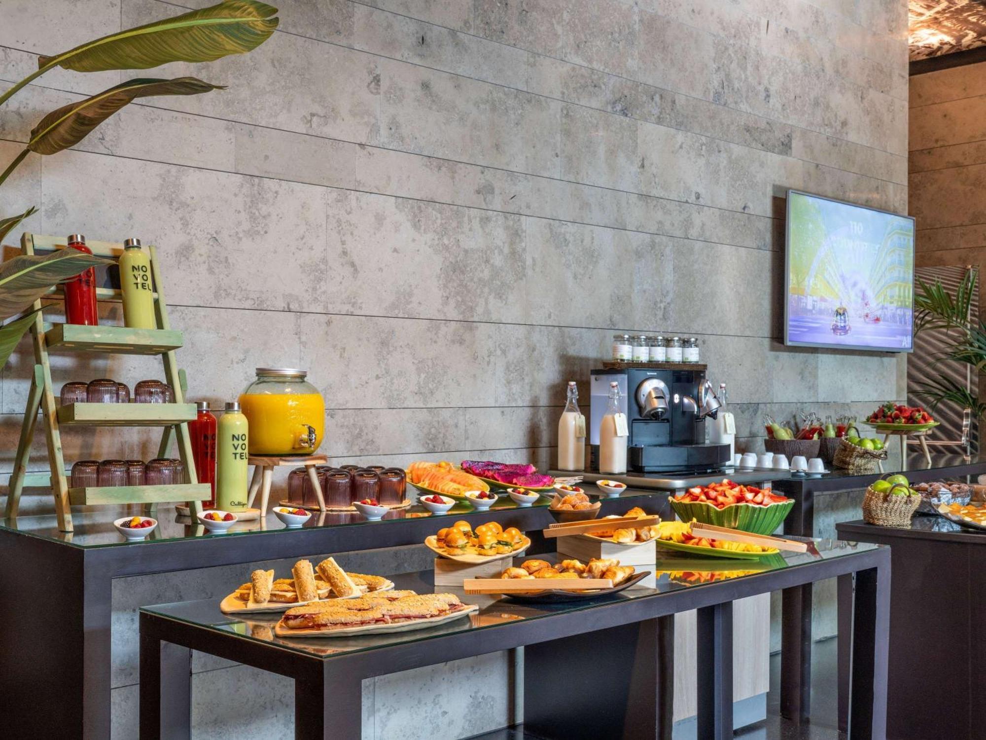 Novotel Barcelona City Esterno foto