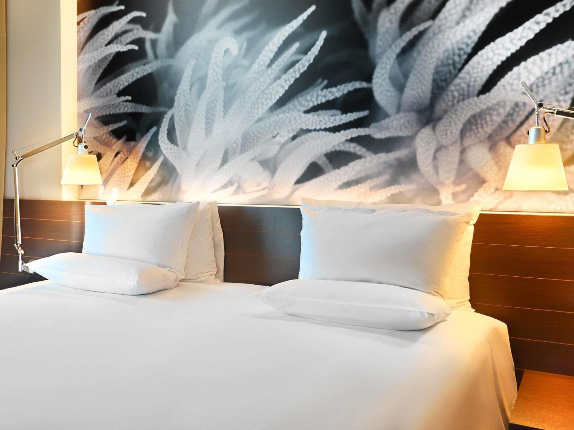 Novotel Barcelona City Esterno foto