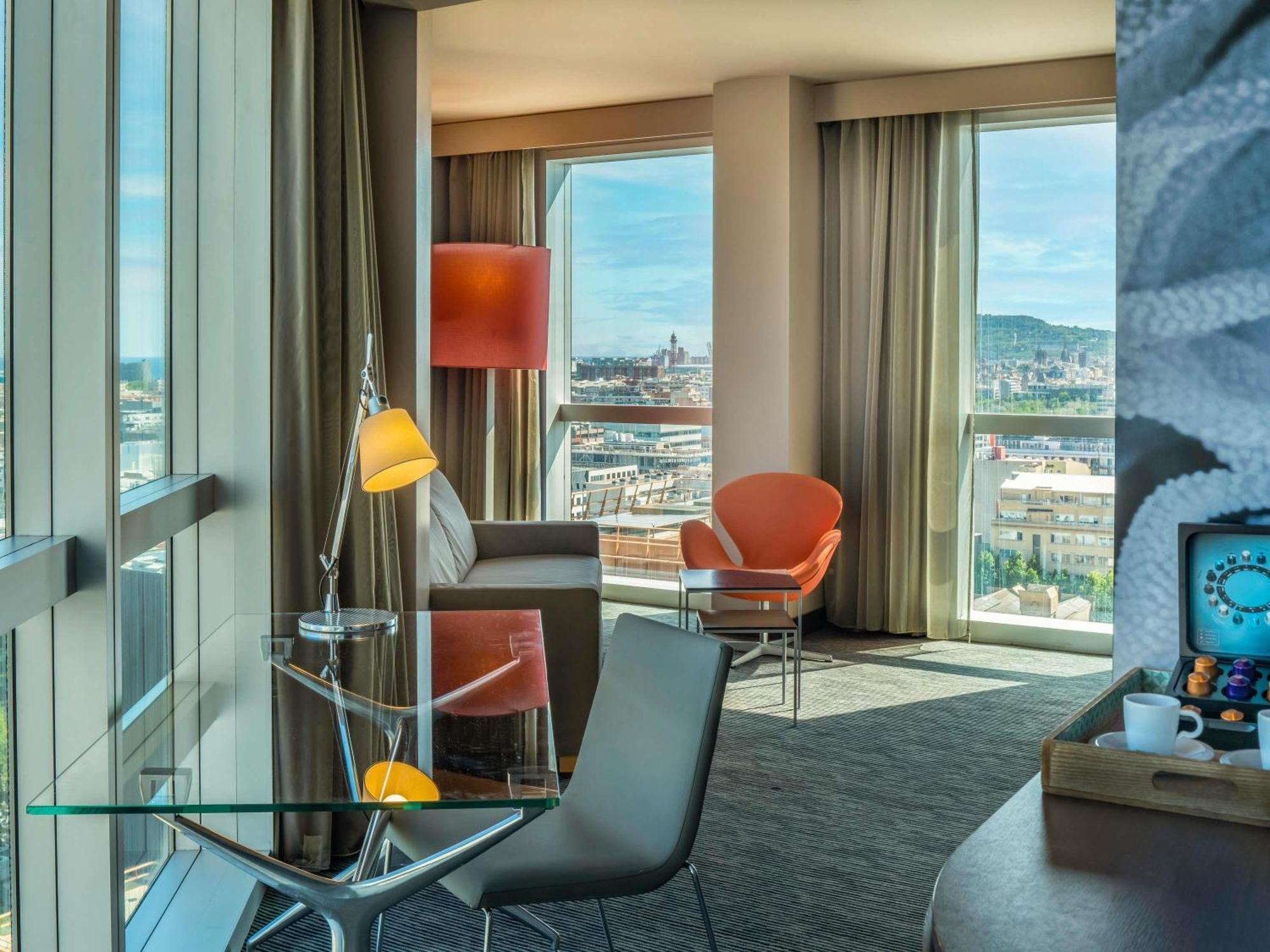 Novotel Barcelona City Esterno foto